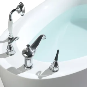 Close-up of the high-quality acrylic finish of the IsoldeLux bathtub